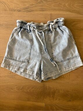 Light Wash Denim Paperbag Waist Shorts Small (4-6)